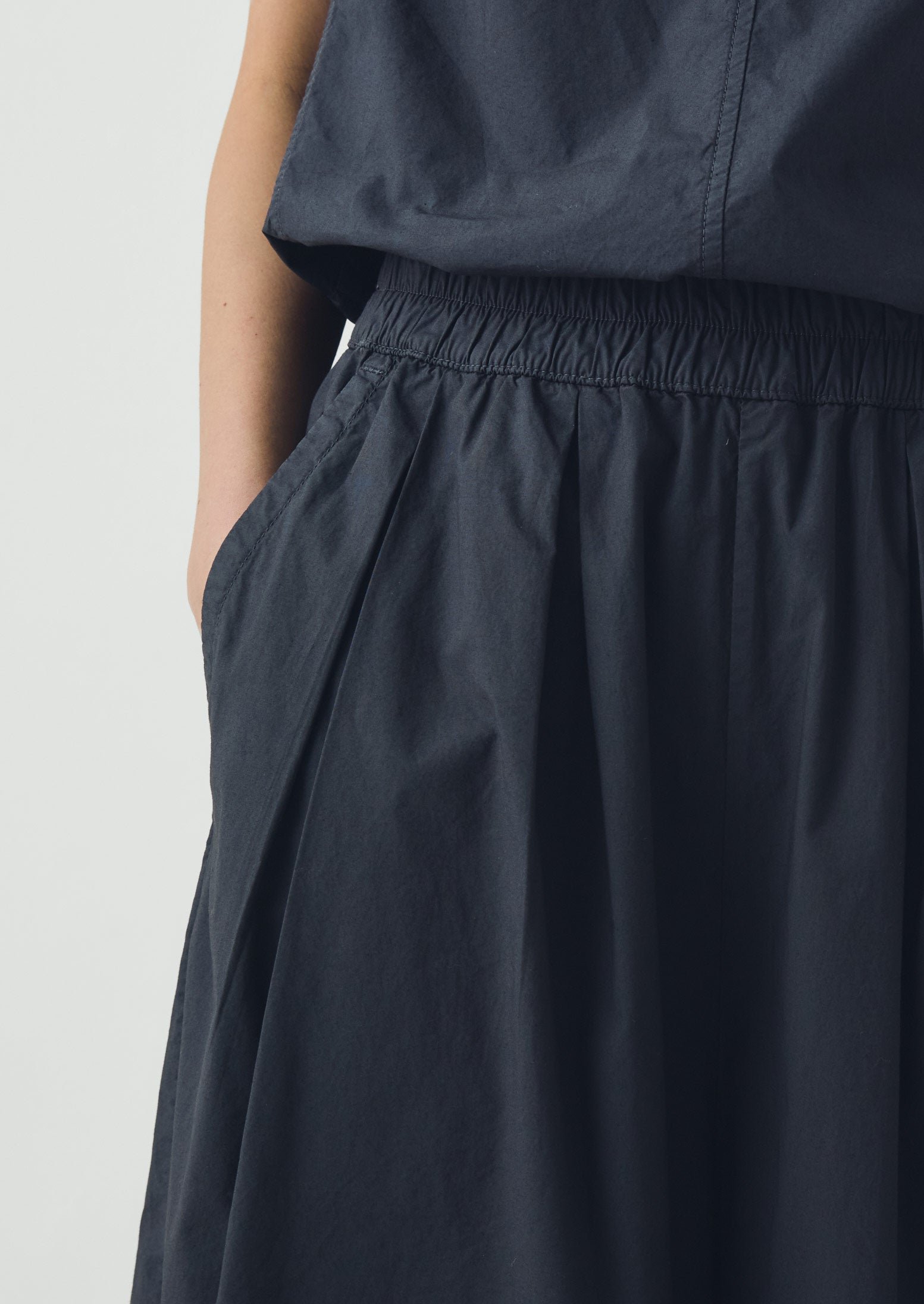 Pleated Pull On Cotton Poplin Trousers | Slate - Image 3